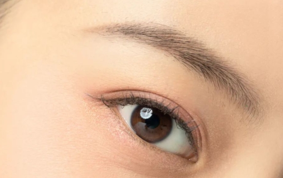 這兩種人不要做提眉，可能讓你變丑。魏皎醫(yī)生提醒你