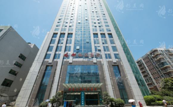 成都西區(qū)醫(yī)院隆胸怎么樣？專業(yè)醫(yī)生在線介紹、收費表一覽