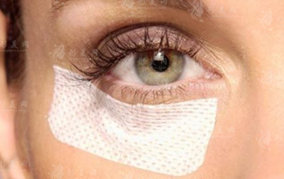 眼窩凹陷修復(fù)多少錢？有風(fēng)險(xiǎn)嗎？