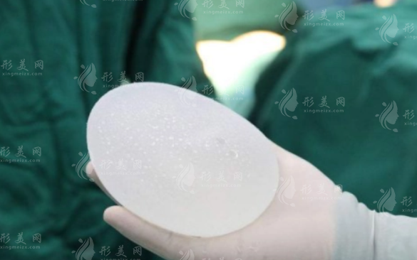 假體隆胸什么時(shí)候可以洗澡?術(shù)后注意事項(xiàng)有哪些?