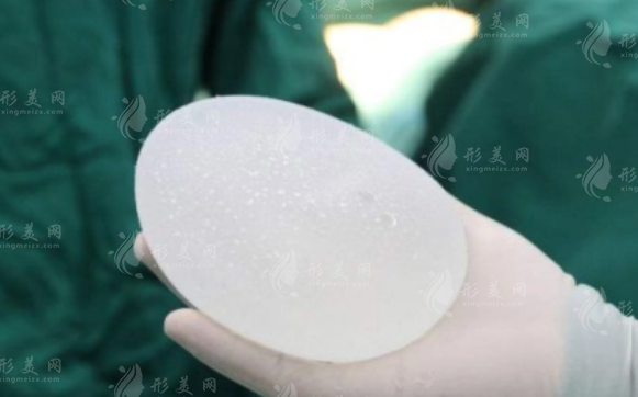 假體隆胸失敗的原因是什么？手術(shù)風(fēng)險(xiǎn)大嗎？