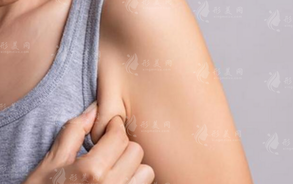 副乳吸脂有風(fēng)險(xiǎn)嗎？怎么降低手術(shù)中的風(fēng)險(xiǎn)？