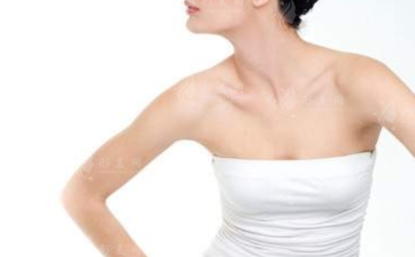 硅膠隆胸取出手術(shù)的風(fēng)險及其降低方法 硅膠隆胸取出手術(shù)的風(fēng)險及其降低方法