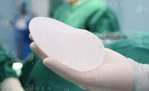 不合格的隆胸假體出現(xiàn)滲漏破裂還能修復(fù)嗎？