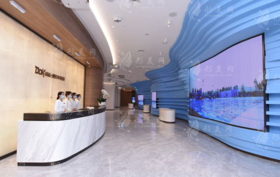 重慶銅雀臺醫(yī)療整形醫(yī)院好不好？正規(guī)三級整形醫(yī)院做吸脂口碑挺好的