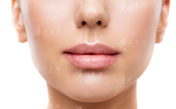 唇部整容：價格與方法全解析