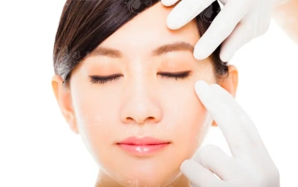 自體脂肪豐太陽(yáng)穴：為何成為眾多人的選擇？