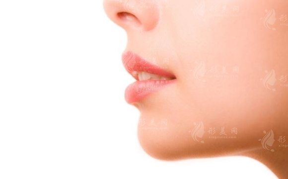 假體墊下巴的危害、后遺癥及持久性分析