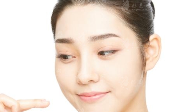 玻尿酸豐額頭：操作過程與均勻分布解析