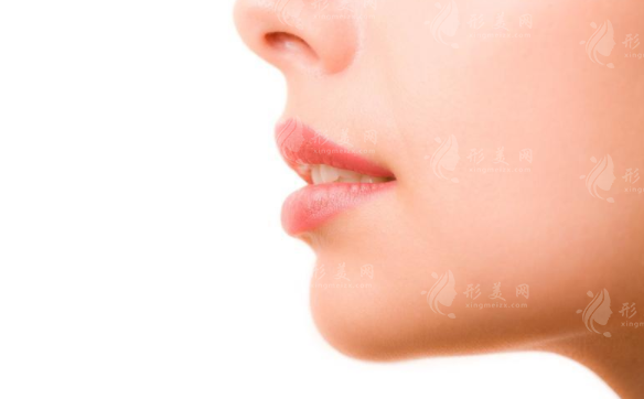 硅膠墊下巴術(shù)后恢復(fù):變歪風(fēng)險與不適感受解析 硅膠墊下巴術(shù)后恢復(fù):變歪風(fēng)險與不適感受解析