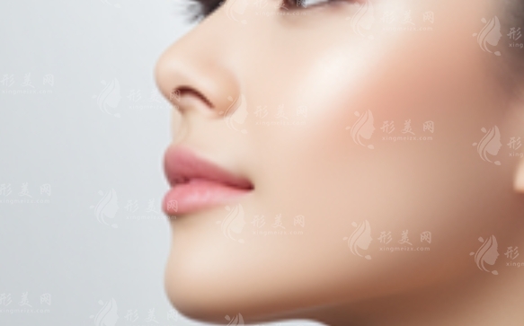 硅膠假體隆鼻：長期效果與潛在后遺癥