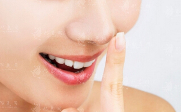 隆鼻手術(shù)切口：位置與選擇