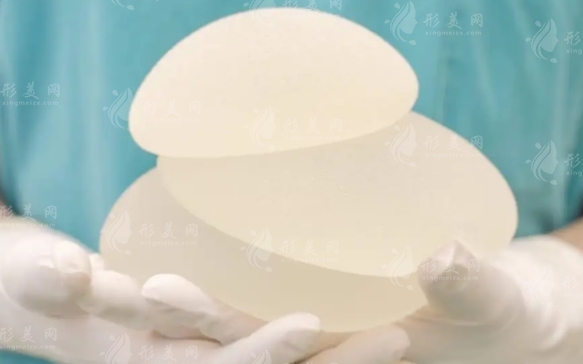 乳房假體可以放置多久？是永久的嗎？