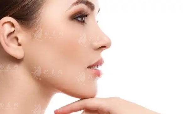 假體為何會(huì)從鼻尖戳出？如何選擇隆鼻手術(shù)？