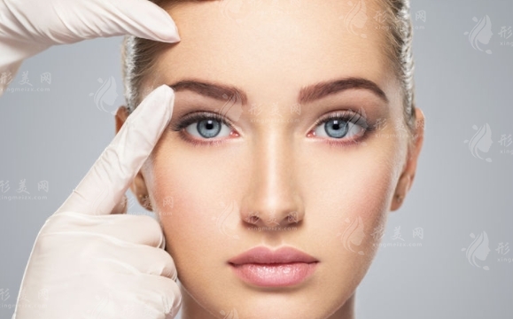 自體脂肪填充面部后左右不對稱：能否自行恢復？