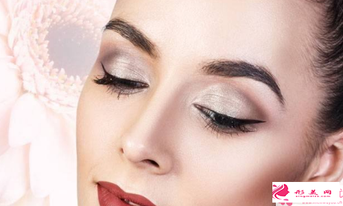 動態(tài)雙眼皮成型術(shù)后該注意什么