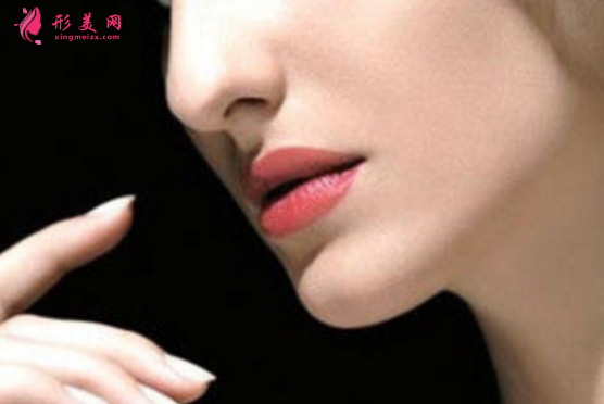 假體墊下巴多久可以吃東西