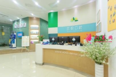 成都十大口腔醫(yī)院排名私立牙科盤點(diǎn)！牙齒種植價格明細(xì)查詢